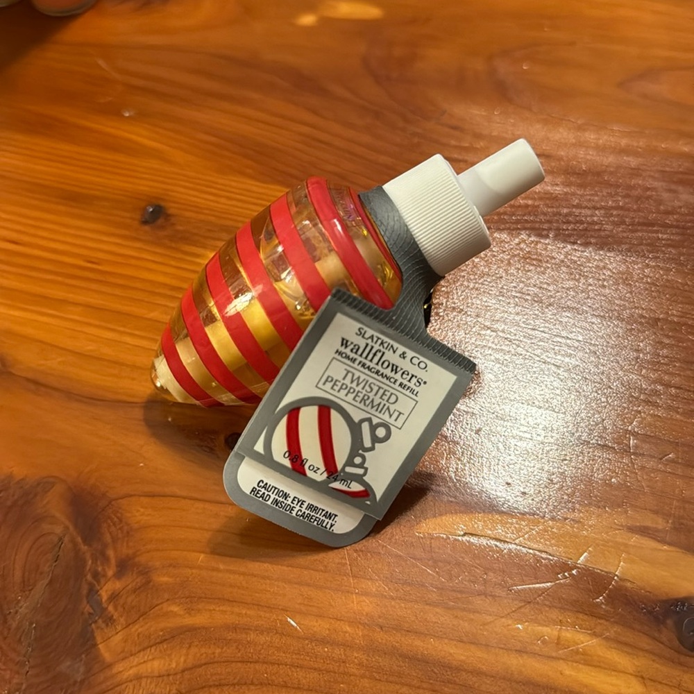 Bath & Body Works TWISTED PEPPERMINT Wallflower Home Fragrance Refill Bulb